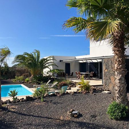 Majanicho Rock - Villa With Heated Pool Lajares Kültér fotó